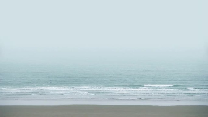 薄雾海滩海岸景观潮汐潮水潮起潮落