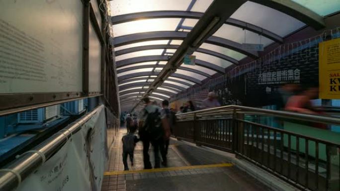 延时: 香港市区中环-半山区自动扶梯的行人拥挤