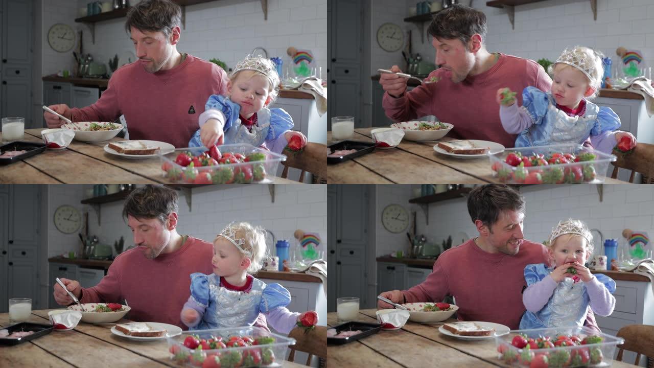 与爸爸分享父亲爸爸女儿公主服装吃草莓