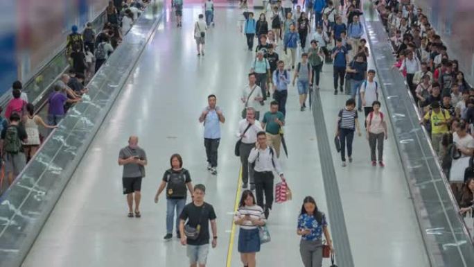4k分辨率延时高峰时段在火车站散步的人群，通勤者在香港站下班回家