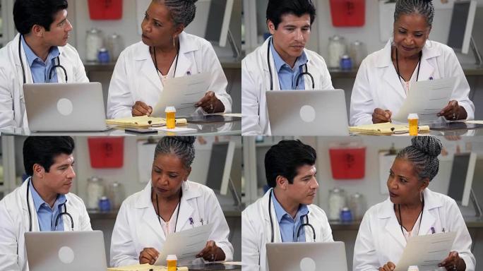 资深非裔女医生与同事检讨一名病人病例