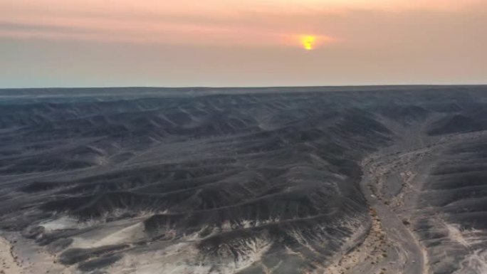 新疆鸟瞰图荒芜荒凉山区山地阳光日光