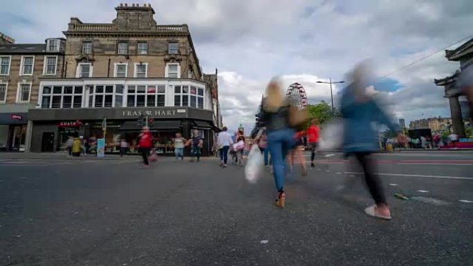 英国苏格兰爱丁堡的游客Pedestian拥挤的王子购物街的延时