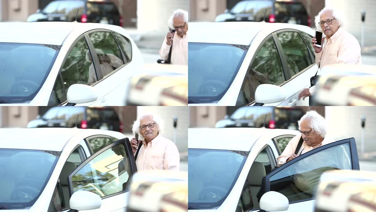 年长的西班牙裔男子通过电话进入停放的汽车