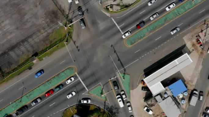 波多黎各一条道路的空中建立镜头。