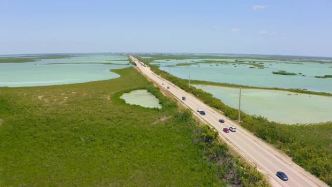 WS汽车在美国佛罗里达群岛的Sunny Seven Mile Bridge前进