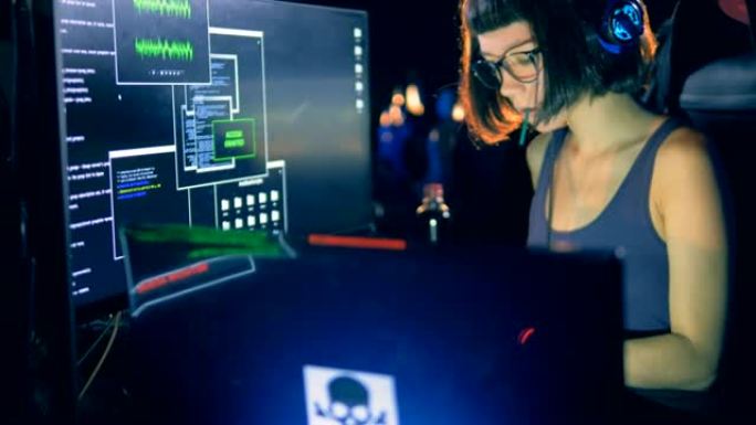 年轻女黑客正在操作电脑