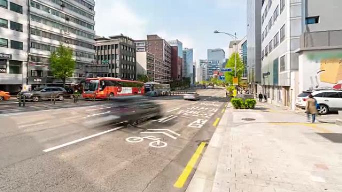 延时: 韩国首尔明洞市中心摩天大楼天际线的高速公路