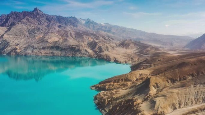 新疆鸟瞰图高山湖泊航拍唯美湖泊荒漠湖泊