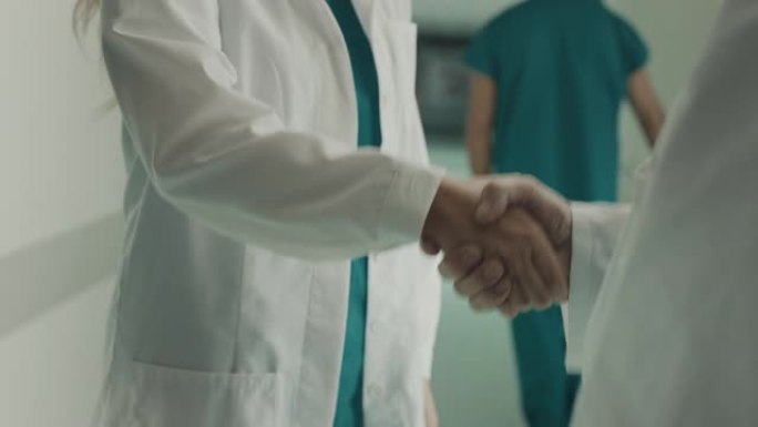 在医院握手在医院握手