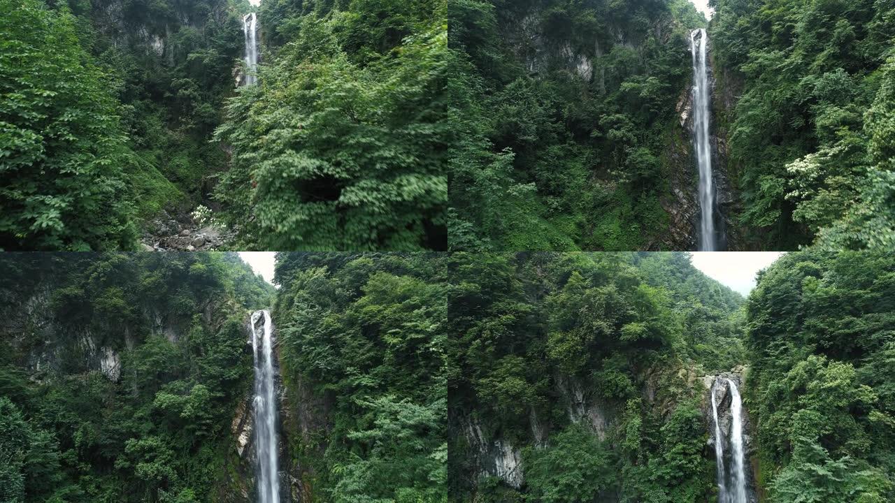 山上瀑布的鸟瞰图高山流水瀑布自然美景山水