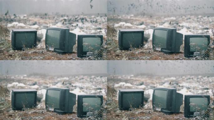 旧电视扔在垃圾场上。