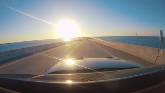 WS POV敞篷车沿着阳光明媚的七英里大桥行驶，佛罗里达群岛，美国佛罗里达州