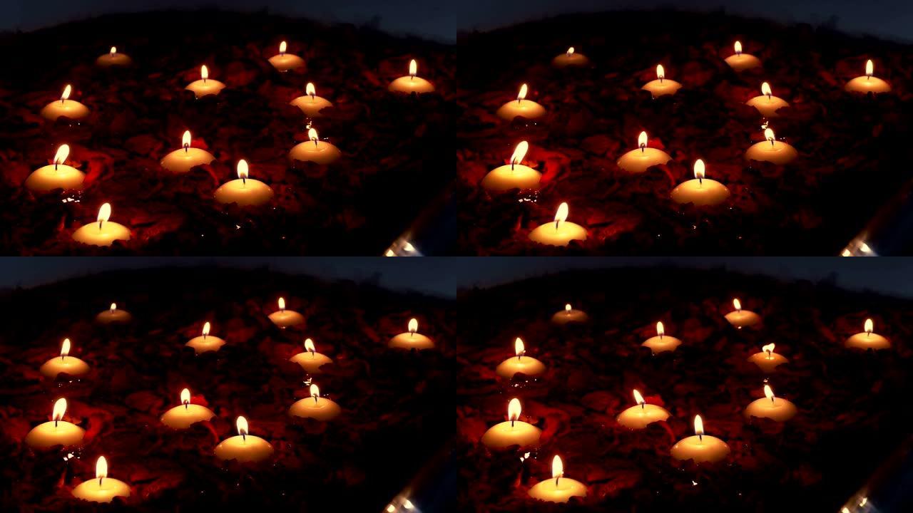 充满花瓣和蜡烛的浪漫浴室