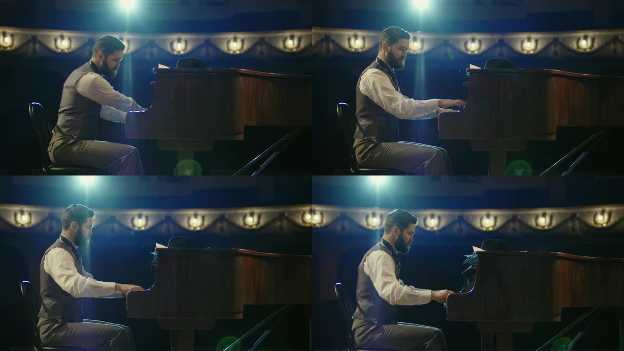 男子在舞台上弹钢琴