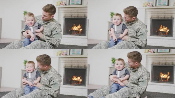 士兵父亲和他的小男孩玩