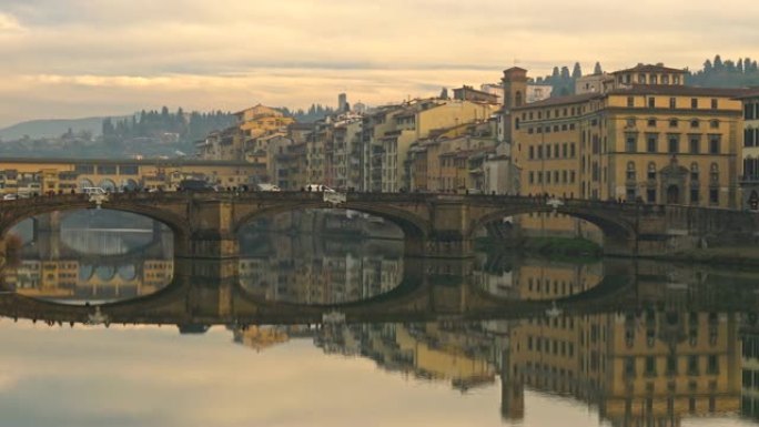 意大利佛罗伦萨 (Firenze) 桥梁和老房子的平移镜头