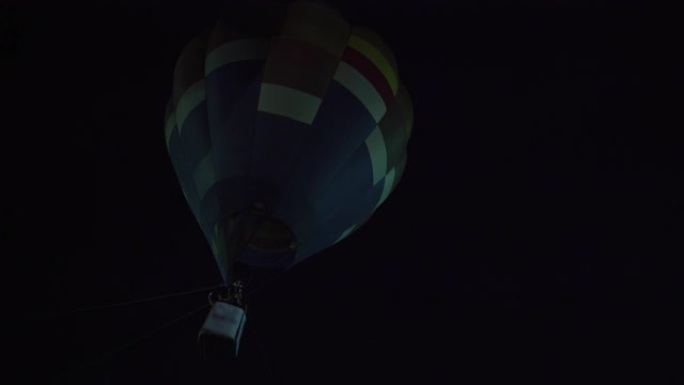 夜间热气球夜间热气球升空