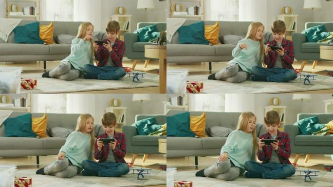 在家: 可爱的小女孩和可爱的男孩在智能手机上玩电子游戏，男孩在横向横向模式下拿着手机。孩子们坐在地毯