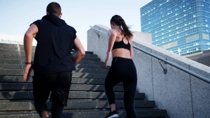 一起达到新的高度体育训练健康生活情侣奔跑