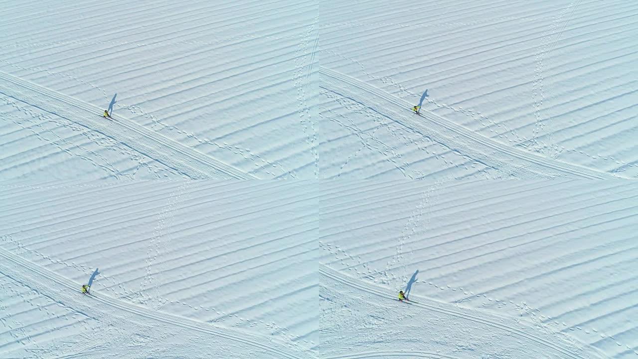 空中: 穿着五颜六色夹克的女人在斯洛文尼亚的一个大雪平原上滑雪。