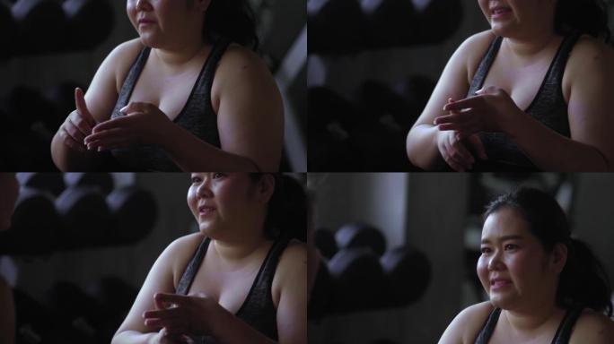亚洲女性在健身房聊天