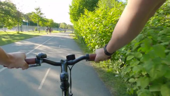 在哥德堡市POV骑自行车