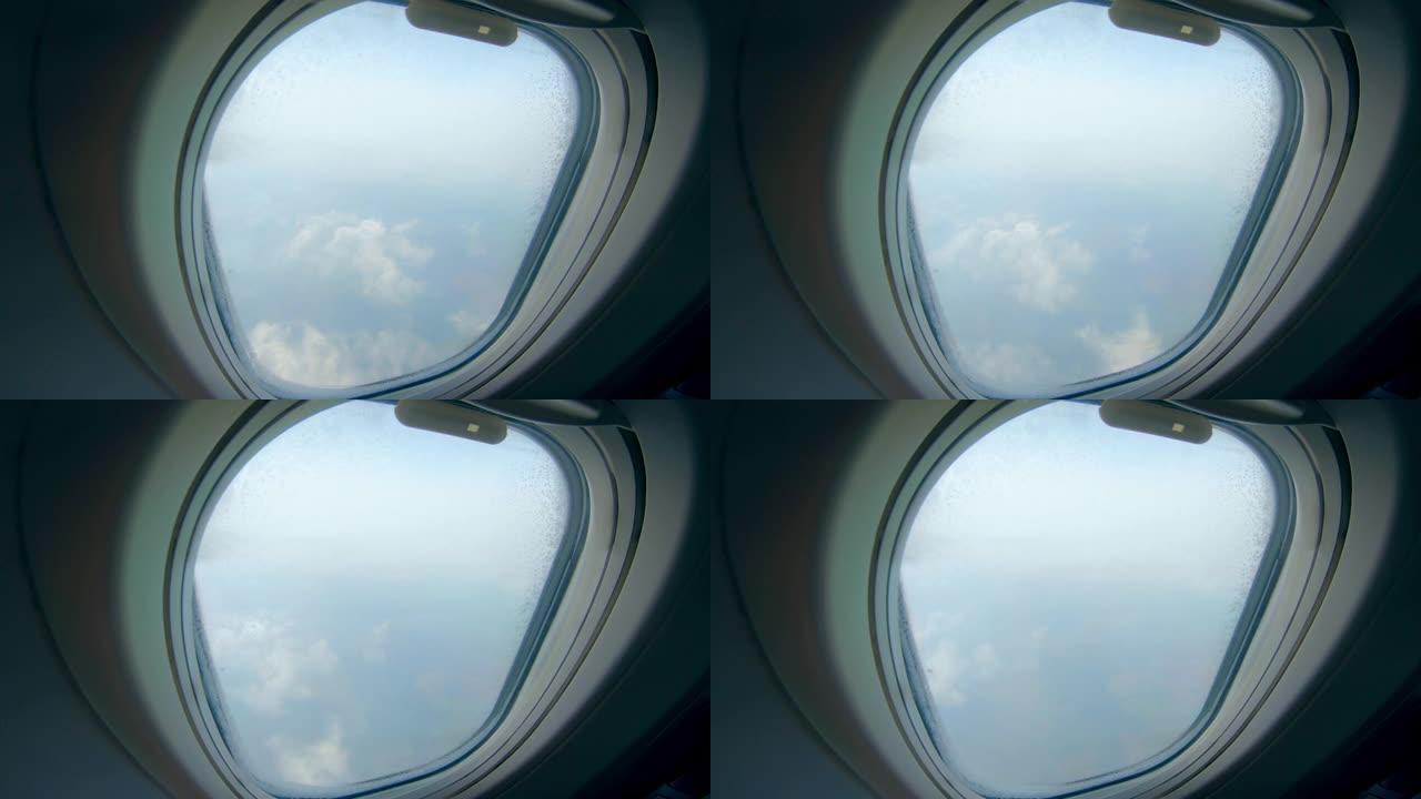 从云层上飞行的飞机看