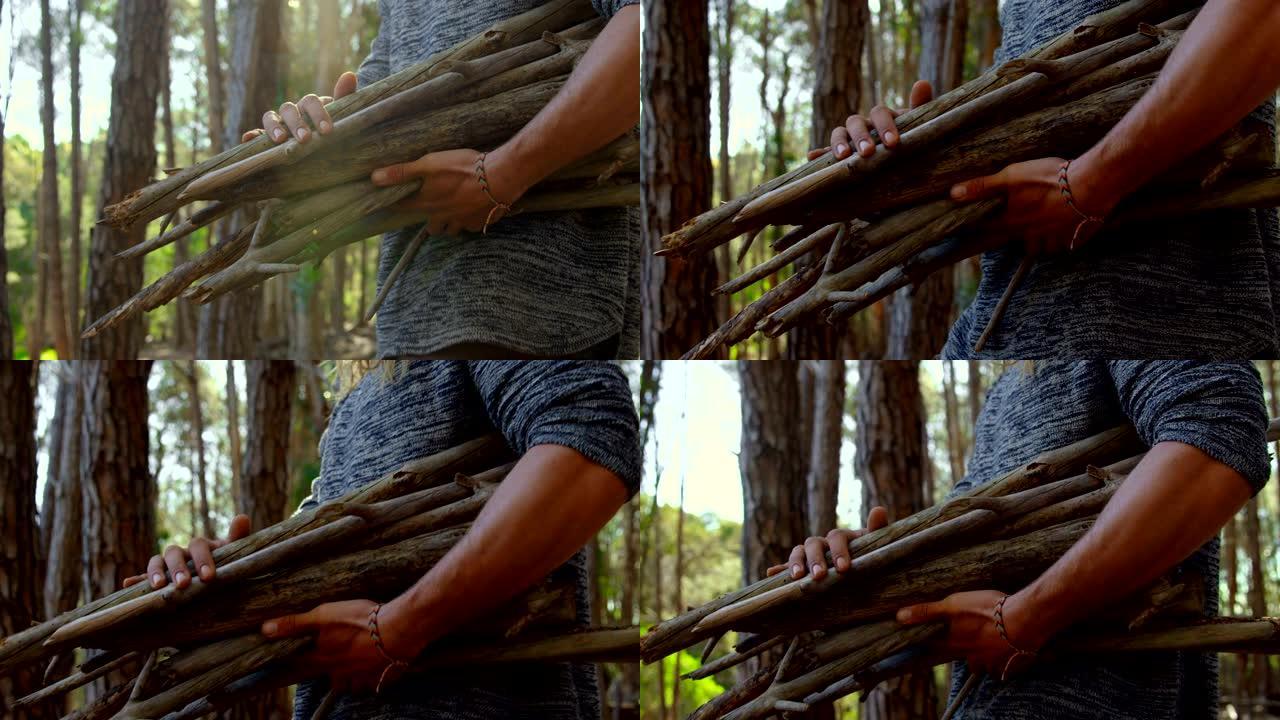 木棍男子在森林中行走4k