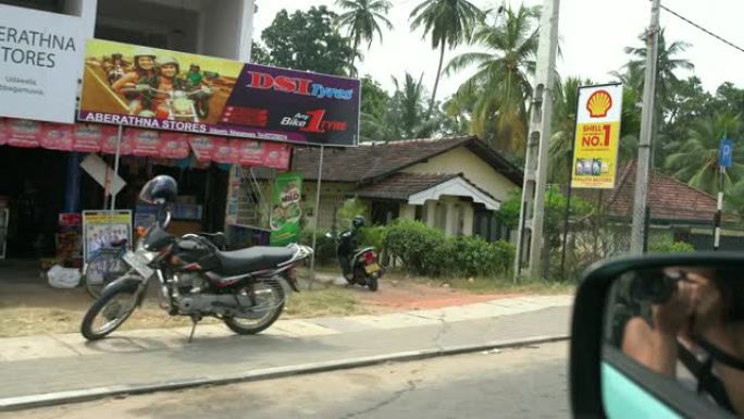 MS汽车沿公路行驶，斯里兰卡