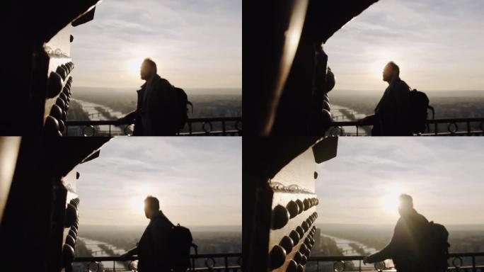 在巴黎日落天空的史诗般的风景中拍摄了年轻快乐的游客，著名的埃菲尔铁塔慢动作的金属棒