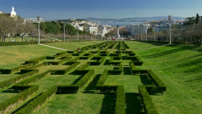 葡萄牙里斯本爱德华多七世公园的迷宫装饰灌木丛。
