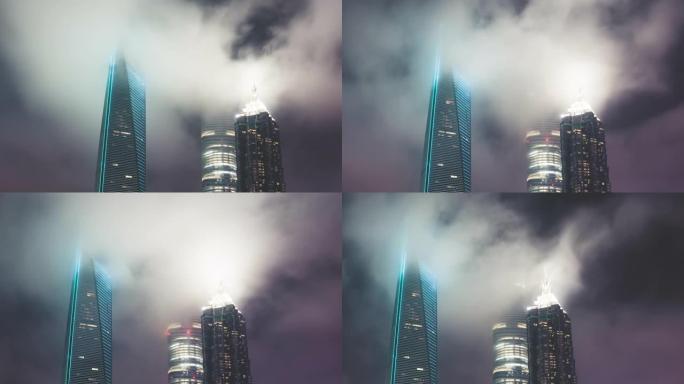 T/L PAN现代摩天大楼，夜间有雾气/中国上海