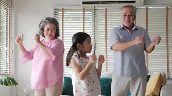 假期，乐趣和人们的概念-快乐的家庭在家里的夏季聚会上跳舞。