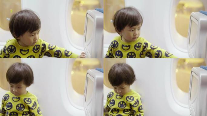 亚洲男婴坐在飞机上