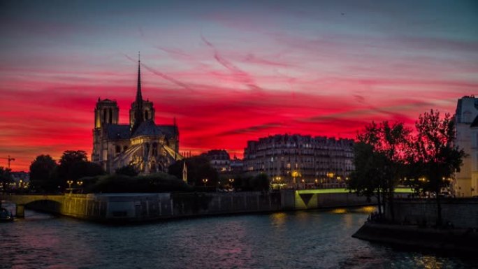 法国巴黎日落时的巴黎圣母院