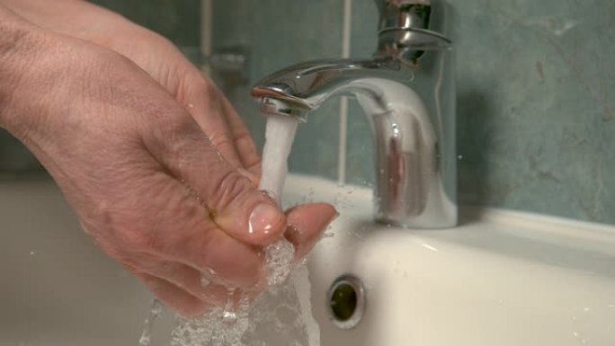 关闭，dop: 当人们洗手时，自来水溅入相机