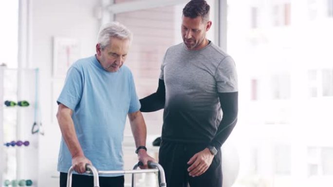 在健身的路上老年复检训练老年人骨折康复训