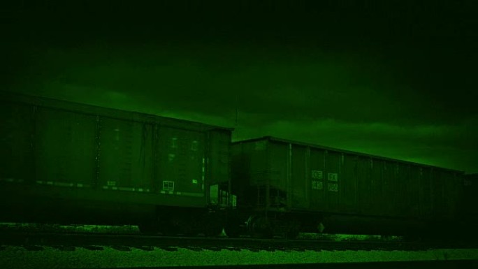 货运列车通过夜视一带一路铁路货物物流运输