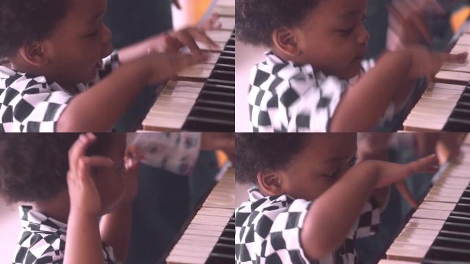 弹钢琴的小男孩国外小男孩弹钢琴玩耍