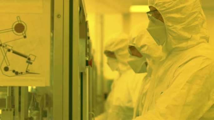 无菌高精度制造实验室，科学家在防护服中制造药理，电子，计算机设备。橙色等级