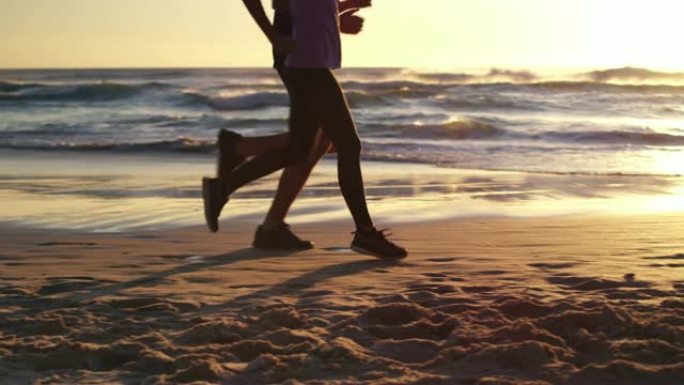 在沙滩上奔跑时，您的身体轮胎更快
