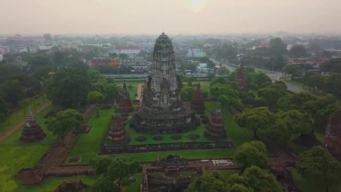 Wat Ratchaburana的鸟瞰图是泰国大城府大城府历史公园的一座佛教寺庙。这座寺庙的主要pr