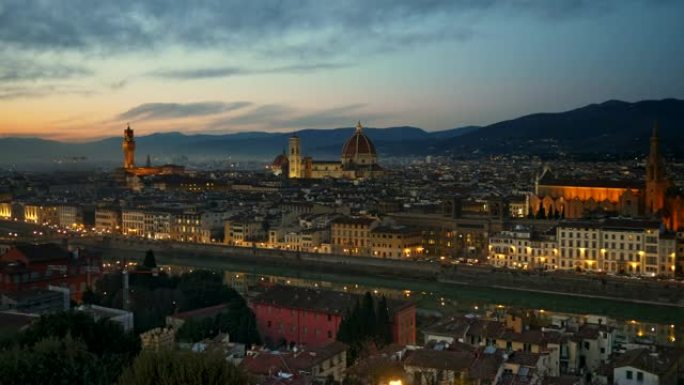 意大利佛罗伦萨。日落之后的城市全景，从米开朗基罗广场拍摄。4K
