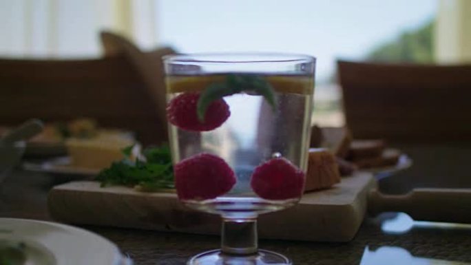 景观夏季健康早餐玻璃杯特写展示菜色菜系