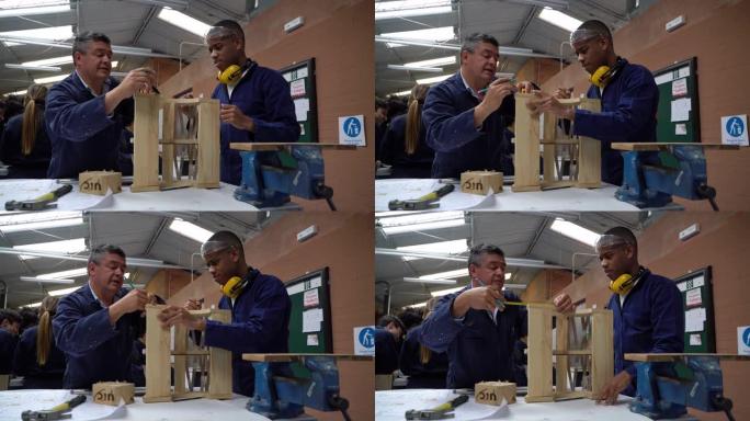 男老师监督黑人学生在车间课堂上进行的木制项目的测量