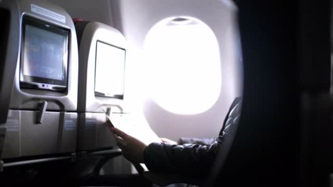 乘客在机舱内读书外国人老外升格国外视频素