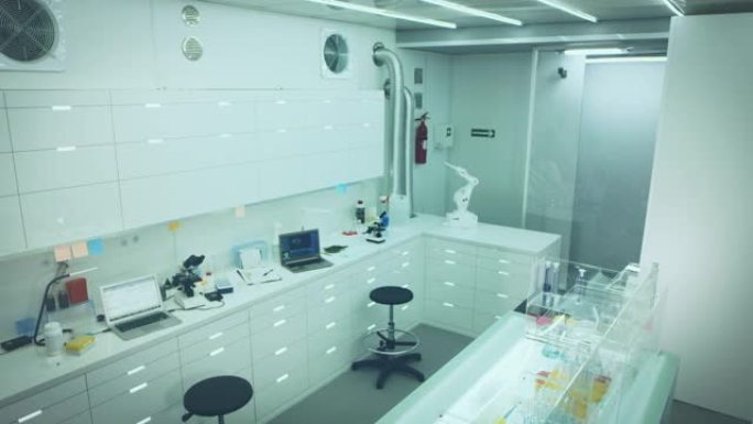 现代科学实验室。玻璃杯玻璃柜