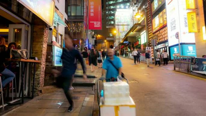 延时: 香港市区SoHo附近的兰桂坊行人拥挤夜生活