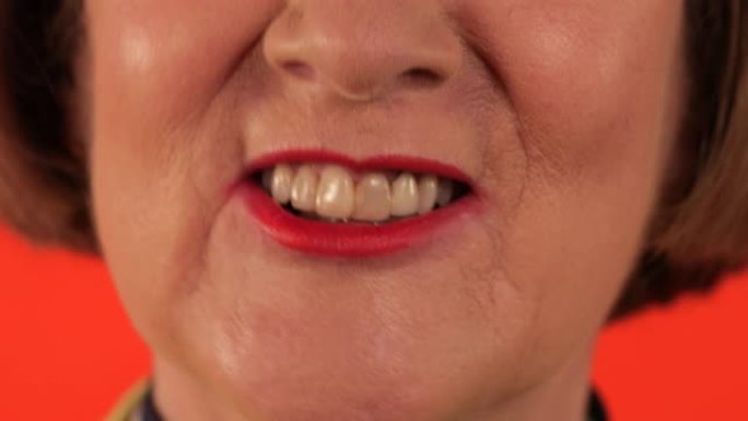 女人的牙齿特写微笑